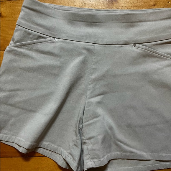 INC stretch short - Picture 1 of 5